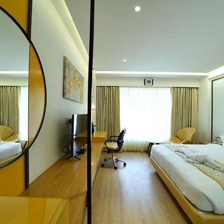 The President Hotel, Kumarapark Bangalore Bagian luar foto