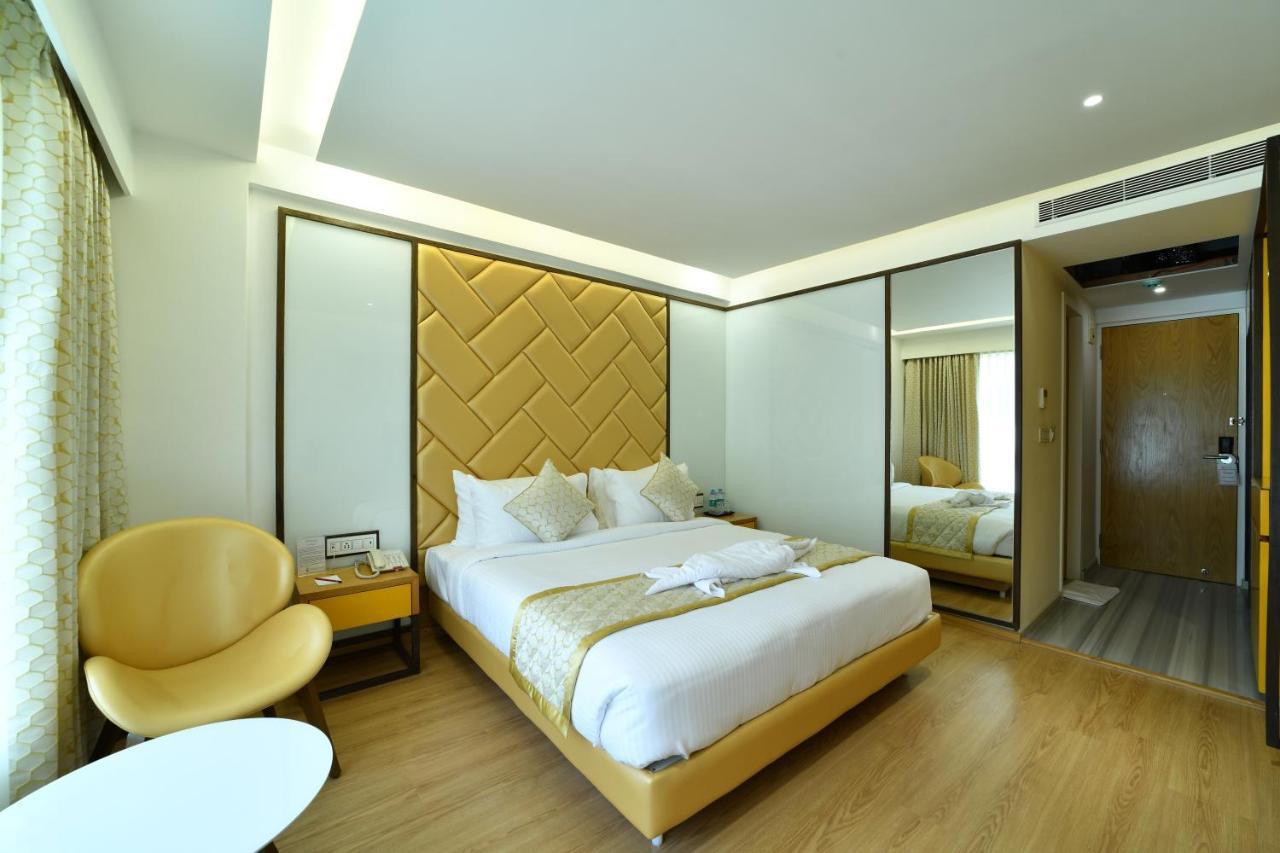 The President Hotel, Kumarapark Bangalore Bagian luar foto