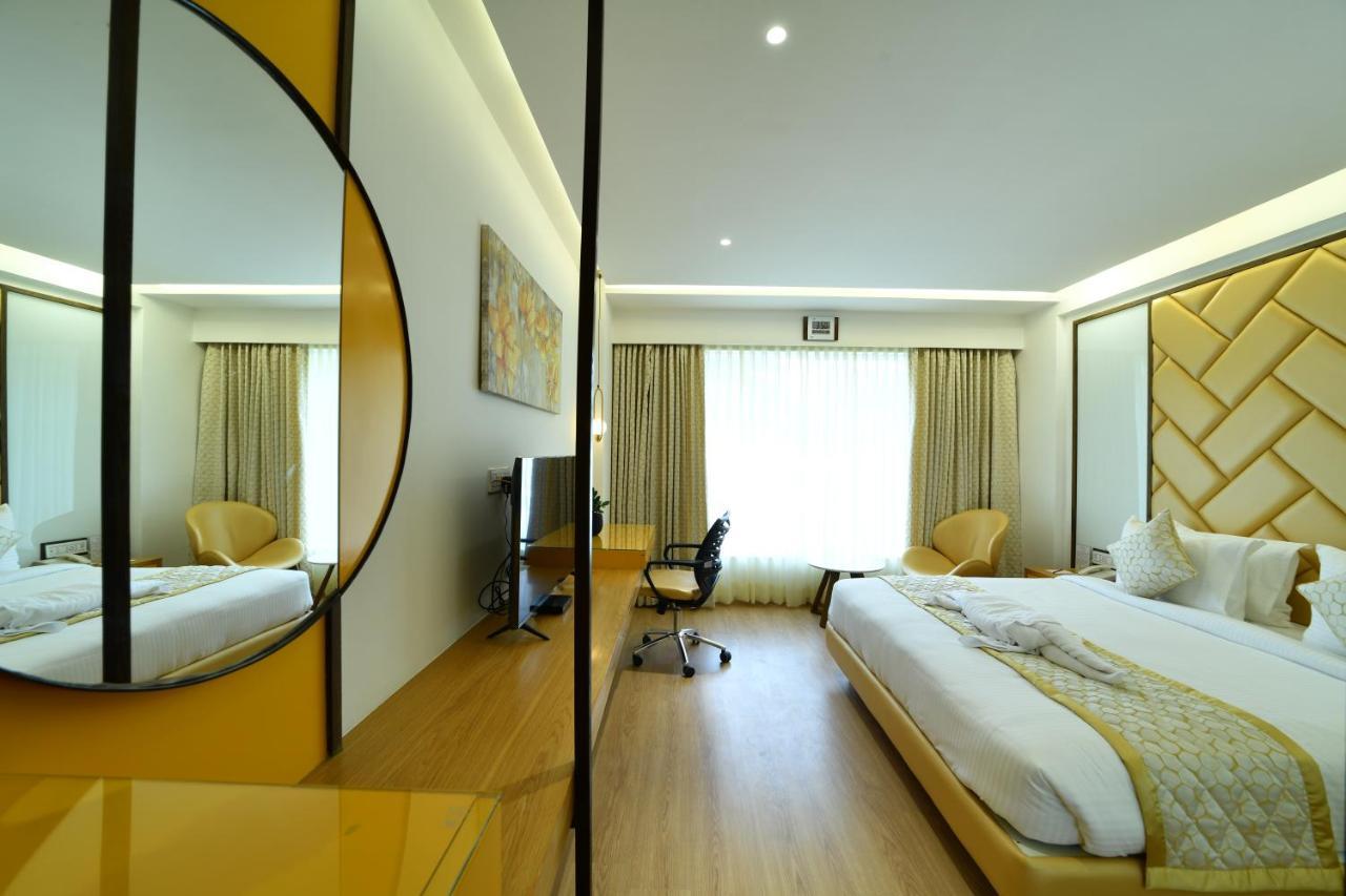 The President Hotel, Kumarapark Bangalore Bagian luar foto