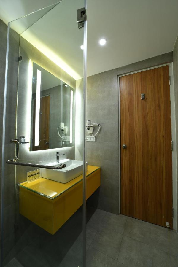 The President Hotel, Kumarapark Bangalore Bagian luar foto