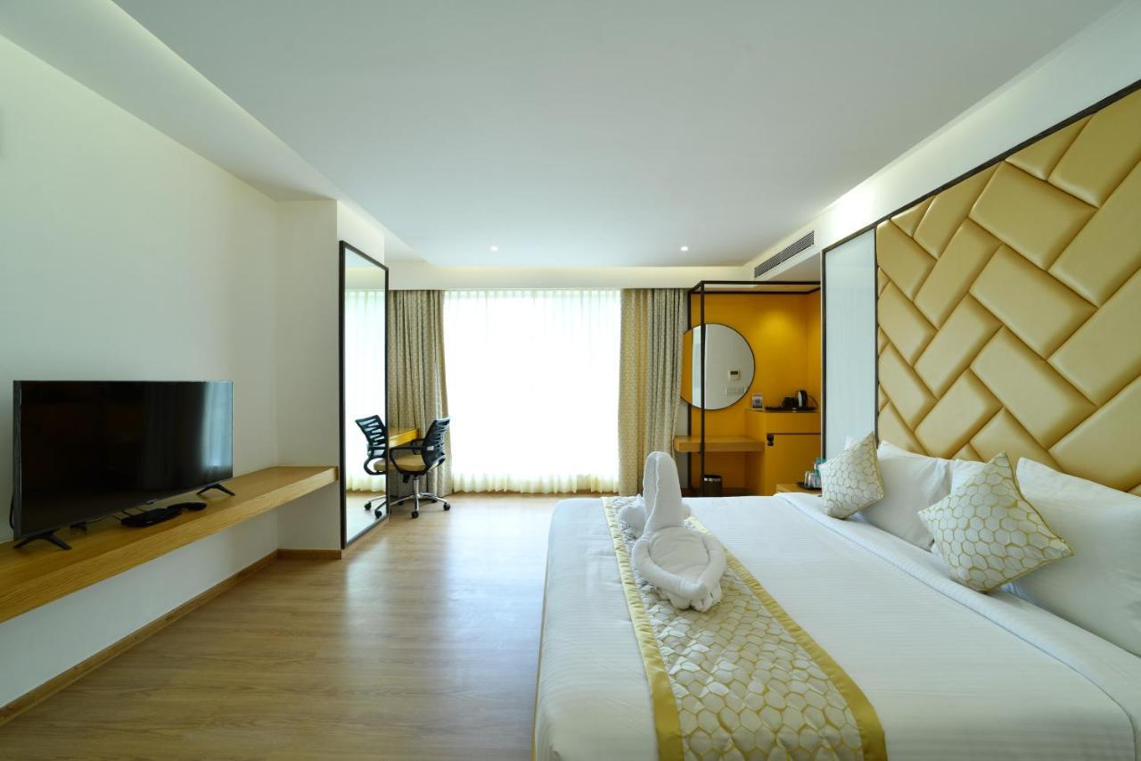 The President Hotel, Kumarapark Bangalore Bagian luar foto